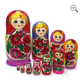 poupée russe classique traditionnelle