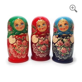Matriochkas poupées russes gigognes peintes à la main, collection Émotions en trois couleurs : vert, rouge et bleu, décor floral traditionnel